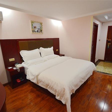 Greentree Inn Shandong Qingdao Development District Sdust Express Hotel Exterior photo