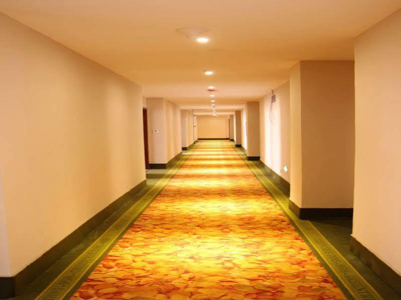Greentree Inn Shandong Qingdao Development District Sdust Express Hotel Exterior photo